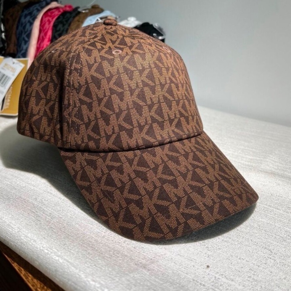 MICHAEL KORS SIGNATURE MONOGRAM HAT - Picture 2 of 8
